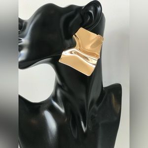 Statement piece gold earrings